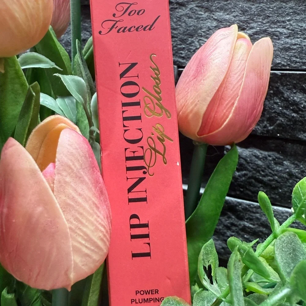Too Faced Lip Injection Power Plumping Lip Gloss NIB Color:On Blast bright coral